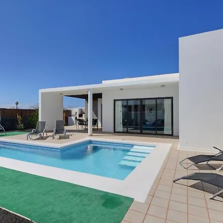 Playa Blanca Sleeps 6 Pool Air Con Wifi *