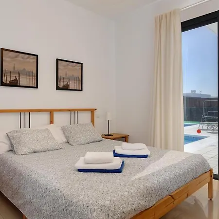 Playa Blanca Sleeps 6 Pool Air Con Wifi *