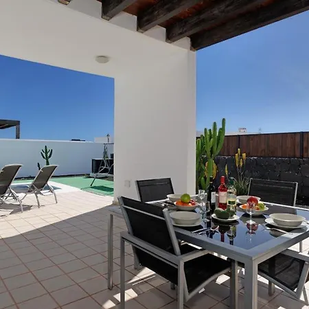 Playa Blanca Sleeps 6 Pool Air Con Wifi