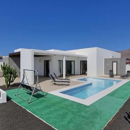 Villa Playa Blanca Sleeps 6 Pool Air Con Wifi