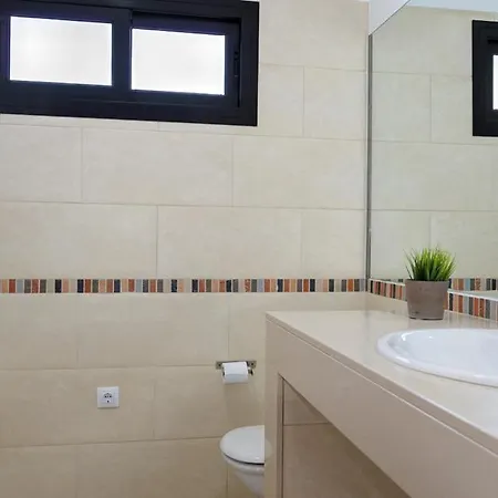 Playa Blanca Sleeps 6 Pool Air Con Wifi Villa